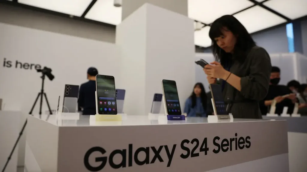 Galaxy S24 يقترب أخيرًا من تحديث One UI 8.5