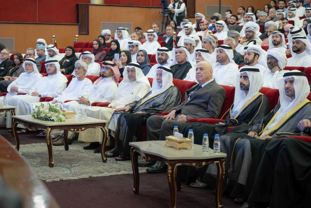 سلطان القاسمي يشهد افتتاح الدورة الـ 35 من أيام الشارقة المسرحية