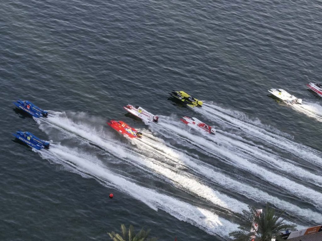 زوارق الإمارات تنافس بقوة في افتتاح مونديال “فورمولا1” بإيطاليا
