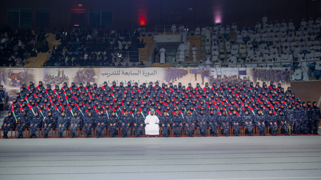 محمد الشرقي يشهد تخريج منتسبي الدورة التدريبية الصيفية لشرطة الفجيرة ويشيد بمخرجاتها
