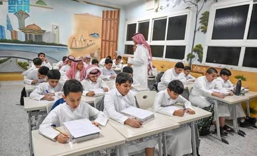 السعودية تحول الدراسة في مدارس الرياض إلى التعليم عن بُعد