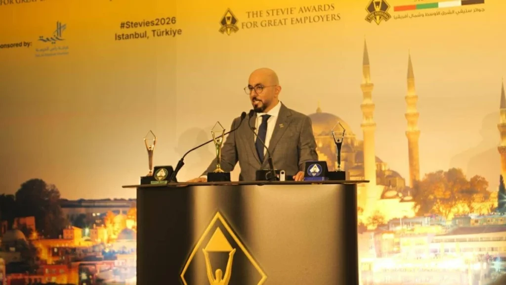 غرفة عجمان تتألق دولياً بجائزتين من «ستيفي»